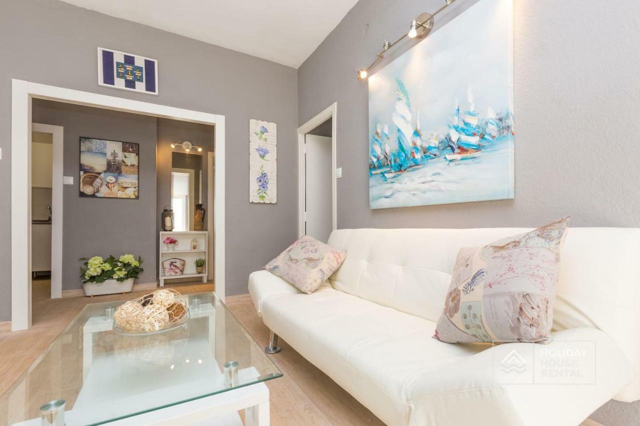 S12 - Beach Front Apartment --Free Wifi- Салоу Екстериор снимка