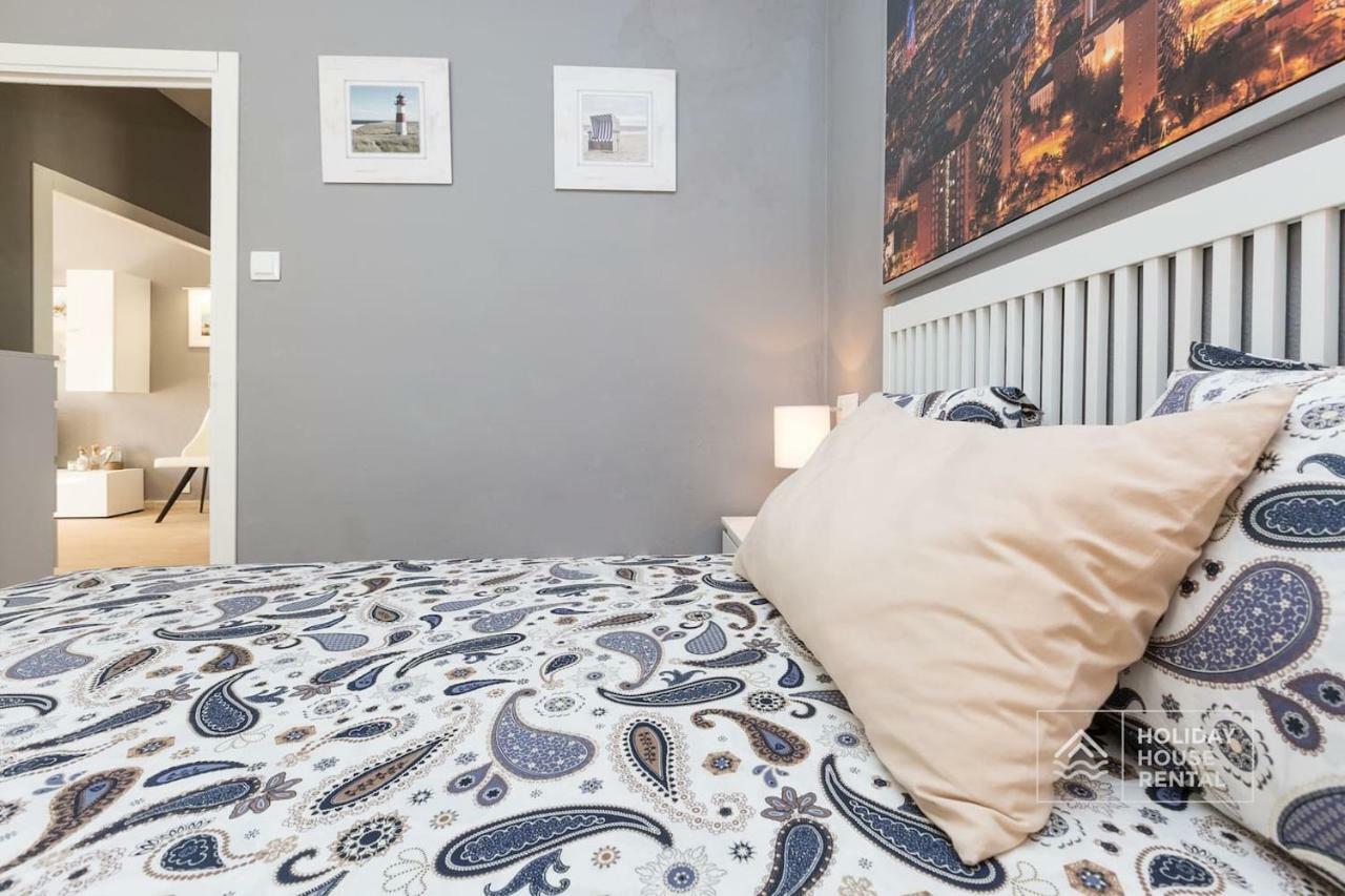 S12 - Beach Front Apartment --Free Wifi- Салоу Екстериор снимка